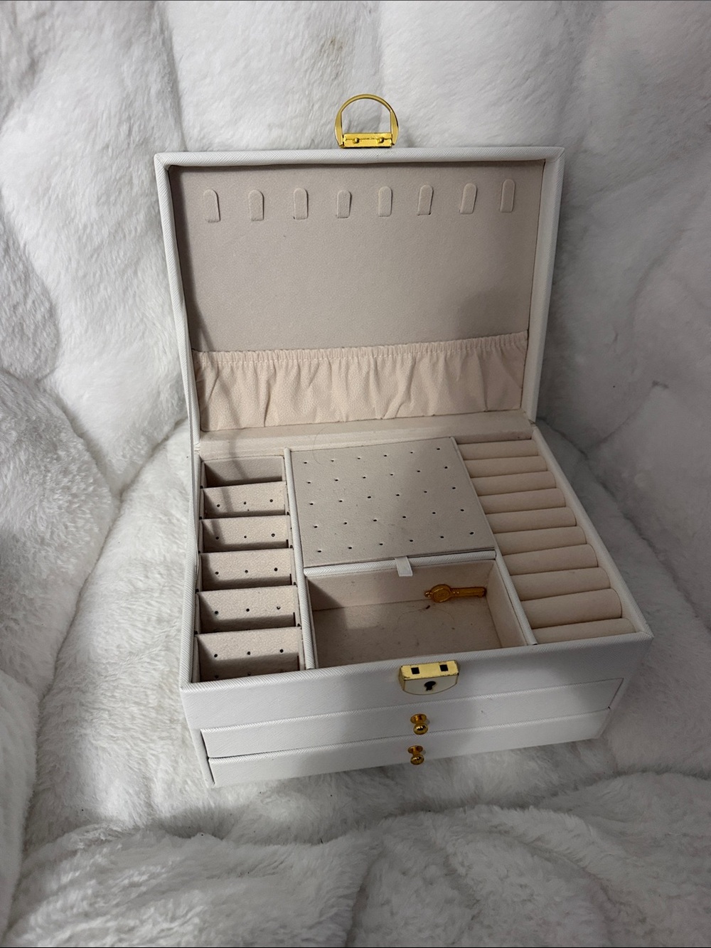 Lockable White Quilted Jewelry Box with Gold Hardware